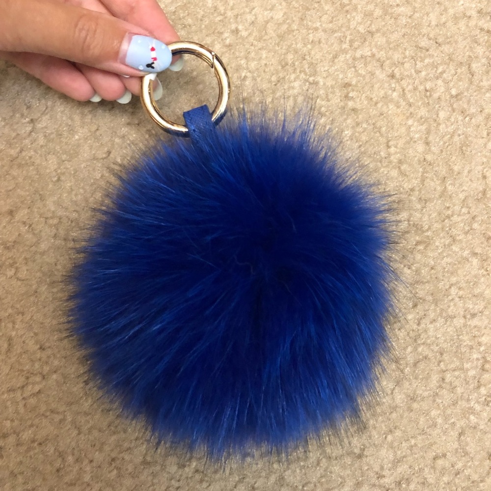 ✨Free with 45+ purchase✨Key chain Pom Pom